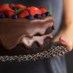 receita de bolo de chocolate com frutas vermelhas